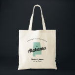 Jede Color Alabama Hochzeit in Urlaubsort Begrüßun Tragetasche<br><div class="desc">Hochzeitswochenende Begrüßungsgeschenk-Tasche für Gäste aus der Stadt zu Ihrer Hochzeit, mit Bild von Alabama. Sie können die Farben für jeden Teil dieses Designs bearbeiten und das Herz an den Ort Ihrer Hochzeit bringen. Klicken Sie zum Ändern der Farben auf Personalisieren und dann auf "Bearbeiten mit dem Entwurfstool". Wählen Sie das...</div>