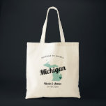 Jede Farbe Michigan Karte Hochzeitungs-Begrüßungst Tragetasche<br><div class="desc">Hochzeitswochenende Begrüßungsgeschenk-Tasche für Gäste aus der Stadt, um Ihre Hochzeit, mit dem Bild von Michigan. Sie können die Farben für jeden Teil dieses Designs bearbeiten und das Herz an den Ort Ihrer Hochzeit bringen. Klicken Sie zum Ändern der Farben auf Personalisieren und dann auf "Bearbeiten mit dem Entwurfstool". Wählen Sie...</div>