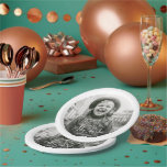 JEDER Geburtstag Chic White Typografy Foto Party Pappteller<br><div class="desc">Fügen Sie eine elegante Touch zu den Geburtstagsgeschmack-Dekorationen mit individuellen Foto runden Tellern Papier. Das Bild und alle Formulierungen auf dieser Vorlage sind einfach zu personalisieren. (IMAGE PLACEMENT TIP: Eine einfache Möglichkeit, ein Foto genau so zu positionieren, wie Sie es gewollt haben, besteht darin, es einzuschneiden, bevor Sie es auf...</div>