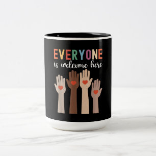 Jeder ist hier Idaho Lehrer willkommen Zweifarbige Tasse