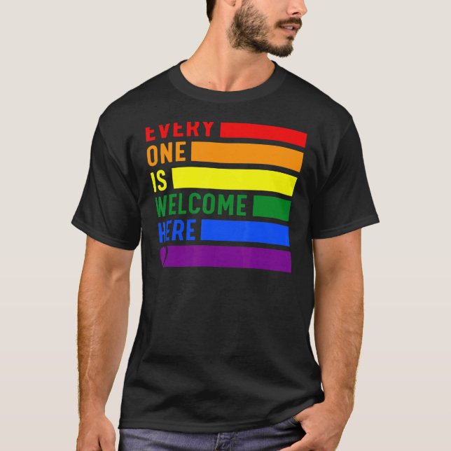 Jeder ist hier willkommen. Rainbow Lgbtq Pride Tra T-Shirt (Vorderseite)
