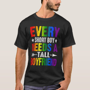 Jeder kleine Junge braucht einen großen Freund LGB T-Shirt
