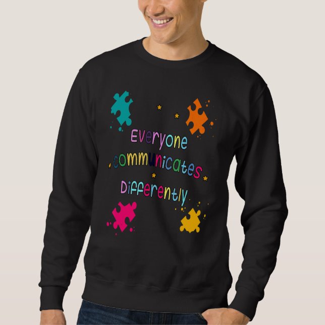 Jeder kommuniziert anders über Autismus-Bewusstsei Sweatshirt (Vorderseite)