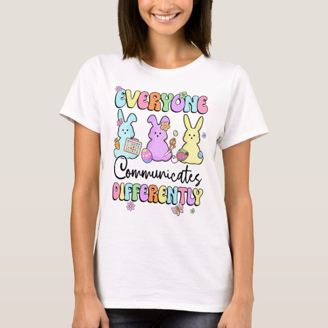 Jeder kommuniziert eine andere Osterrede T-Shirt (Vorderseite)