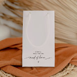 JEDER Minimalistische Trauzeugin Geschenkbeutel Kleine Geschenktüte<br><div class="desc">Everleigh Collection - eine atemberaubende und minimalistische Kollektion mit einem modernen Kalligraphie-Schriftart, der elegant und stilvoll zugleich ist. Diese Kollektion bietet ein zeitloses und elegantes Design, das perfekt für jede Veranstaltung geeignet ist, von Hochzeiten bis hin zu Babyduschen und allem dazwischen. Genießen Sie die Eleganz und Eleganz der Everleigh Collection...</div>