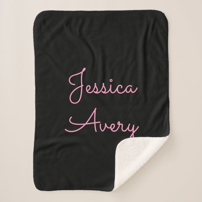 Jeder Name | Cool Editable Pink Script in Black Sherpadecke (Vorderseite)
