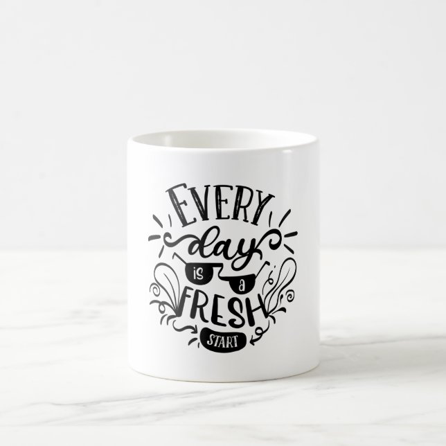 Jeder Tag ist ein Neuanfang Motivierend Buchstaben Kaffeetasse (Mittel)