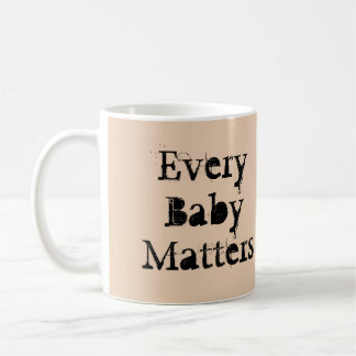 Jedes Baby spielt eine Tasse von RoseWrites