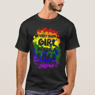 Jedes große Mädchen braucht einen Kurzen Freund Le T-Shirt