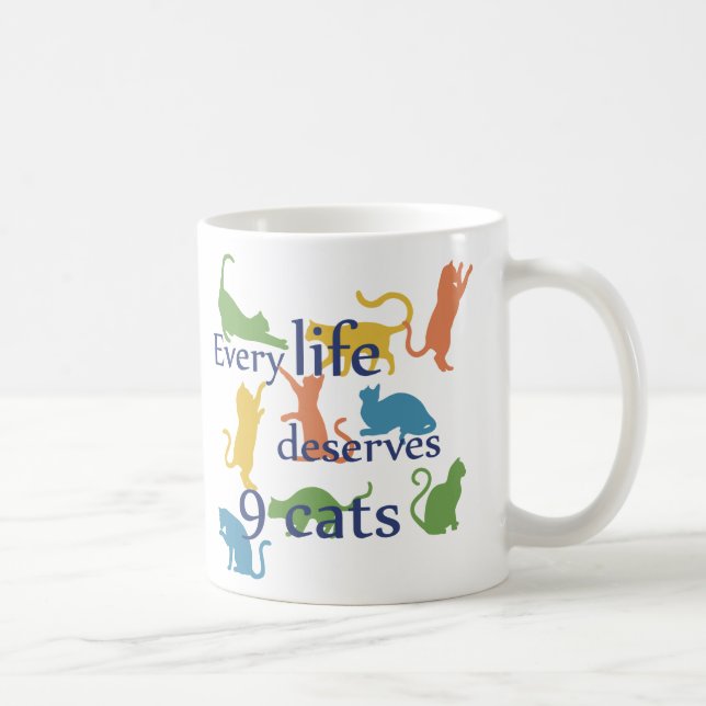 Jedes Leben verdient 9 Cats Funny Mixed Up Zitat Kaffeetasse (Rechts)