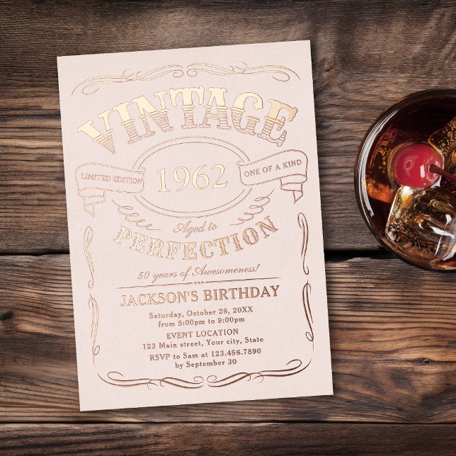 Jegliche Rose Gold Vintag Whiskey Themed Geburtsta Folieneinladung (Any Age rose gold Vintage Whiskey Themed Birthday Foil Invitation)