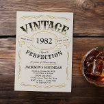 Jegliche Vintage Whiskey-Theme Geburtstagseinladun Einladung<br><div class="desc">Inspiriert mit klassischem Whiskey-Label,  ist dieser beige Schwarz-Gold-Spaß Vintag,  bis zur Perfektion Erwachsene Geburtstagseinladung ist großartig für 30.,  40.,  50.,  60.,  70.,  80.,  90. oder jede andere Altersgeburtstagsfeier,  Überraschungs-Party,  oder andere Gelegenheiten! Stellen Sie es mit Ihren eigenen Text- und Party-Informationen ein.</div>