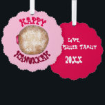 Jelly Donut Ugly Christmas Hanukkah Party Sweater Ornament Karte<br><div class="desc">Enthält eine originelle Abbildung eines Gelees Donut, mit HAPPY HANUKKAH in einem lustigen Schriftart. Ideal um die jüdischen Feiertage zu feiern. Diese Urlaubsanschauung ist auch auf anderen Produkten verfügbar. Sehen Sie nicht, wonach Sie suchen? Brauchen Sie Hilfe bei der Anpassung? Kontaktieren Sie Rebecca, um etwas für Sie entworfen zu haben....</div>