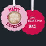 Jelly Donut Ugly Christmas Hanukkah Party Sweater Ornament Karte<br><div class="desc">Enthält eine originelle Abbildung eines Gelees Donut, mit HAPPY HANUKKAH in einem lustigen Schriftart. Ideal um die jüdischen Feiertage zu feiern. Diese Urlaubsanschauung ist auch auf anderen Produkten verfügbar. Sehen Sie nicht, wonach Sie suchen? Brauchen Sie Hilfe bei der Anpassung? Kontaktieren Sie Rebecca, um etwas für Sie entworfen zu haben....</div>