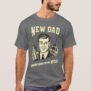 Jemand bringt mir meine Flasche T-Shirt