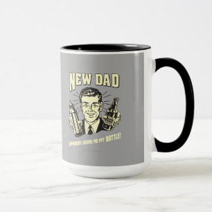 Jemand bringt mir meine Flasche Tasse
