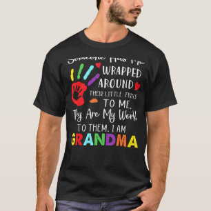 Jemand hat mich um den Finger geschlagen. T-Shirt