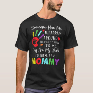 Jemand hat mich um den Finger geschlagen. T-Shirt