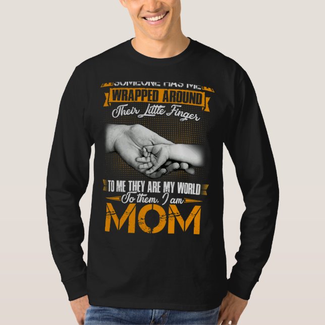 Jemand hat mich um ihren kleinen Finger gestreift T-Shirt (Vorderseite)