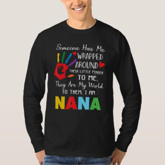 Jemand hat mich um ihren kleinen Finger gewickelt T-Shirt