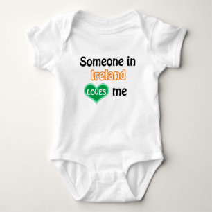 Jemand in Irland liebt mich Baby Strampler