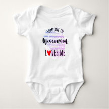 Jemand in Wisconsin Lieben Me Map Baby Bodysuit
