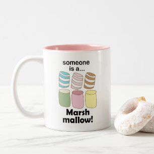 Jemand ist ein Marshmallow Lustiger Lebensmittel-S Zweifarbige Tasse