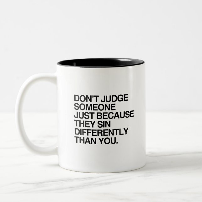 JEMAND NICHT JEMANDEN JEMANDEN, WEIL SIE ANDERS SE ZWEIFARBIGE TASSE (Links)