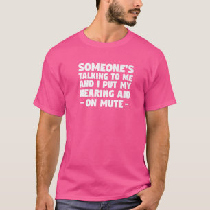 Jemand redet mit mir und ich stelle mir Gehhilfe T-Shirt