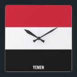 Jemen Flag Dazzzing Patriotic Quadratische Wanduhr<br><div class="desc">Jemen Flag Dazzling Patriotic Square Wall Uhr in den Farben und die Elemente der Jemen nationalen Flagge, die die Front der Uhr. Nationale Flaggenfarben werden durch den Text "Jemen" am unteren Rand ergänzt. Der Text kann mit der Funktion "Anpassen!" vollständig angepasst werden. Fühlen Sie sich frei, es zu ändern, zu...</div>