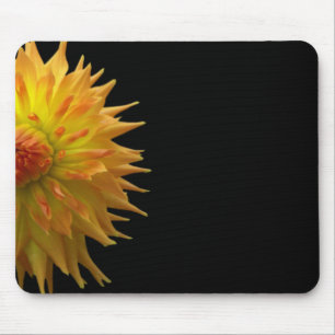 Jennie auf schwarzem Mousepad