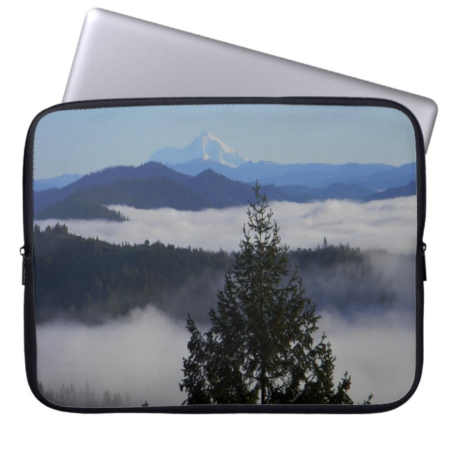 Jenseits des Baumes.... Laptopschutzhülle (Vorderseite)