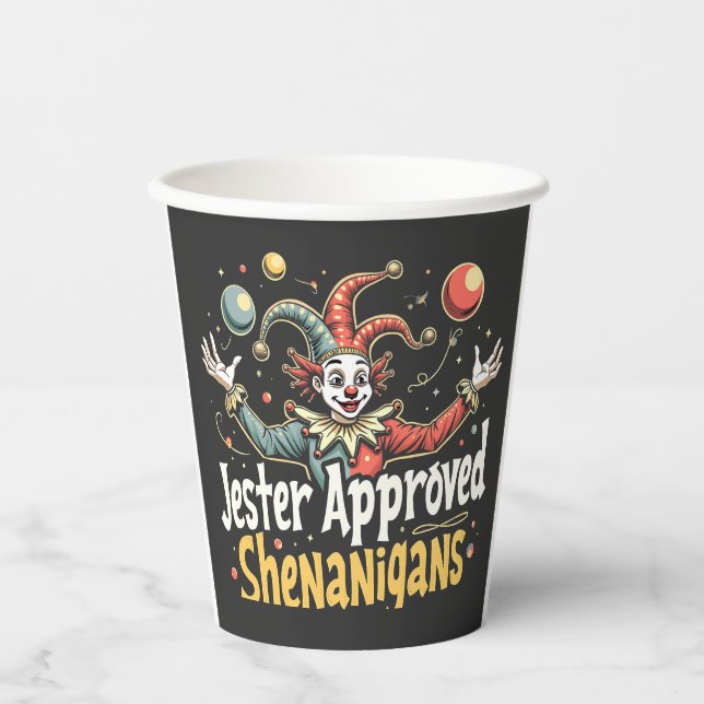 Jester Approved Shenanigans Circus Clown Pappbecher (Vorderseite)