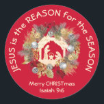 JESUS IST DER GRUND FÜR Red Christmas Runder Aufkleber<br><div class="desc">Fest roter JESUS IST DER Christliche Weihnachtsaufkleber, der eine Krippenlandschaft in einem festlichen Weihnachtskranz zeigt. Das inspirierende Zitat liest JESUS IST DER GRUND FÜR DIE SAISON in gekrümmtem Text, und darunter gibt es einen Platzhalter Gruß, MERRY CHRISTMAS und ISAIAH 9:6. ALLE TEXTE SIND KUNSTBAR, sodass Sie Ihren eigenen personalisierten Text...</div>