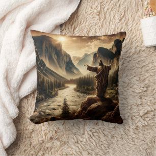 Jesus mit Blick auf die majestätische Bergwelt Kissen