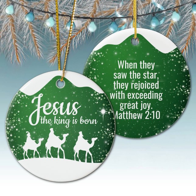 Jesus the King is Born Divine Passage ⛪️ 🎄 Keramik Ornament (Customizable Jesus the King is Born, Matthew 2:10 Gospel Holiday Snow Ceramic Ornament Red Berry 🤴✞)