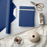 Jet Blue Solid Color Geschenkpapier<br><div class="desc">Vollfarbiges Papier in einer großen Farbvielfalt für alle Ihre Hochzeitsgeschenke und Duschgeschenke. Die Farben für 2025 sind dunkel und fett,  und das ist es,  was Sie in meinen neuesten Designs mit Farbnamen von verschiedenen Designfirmen finden werden.</div>