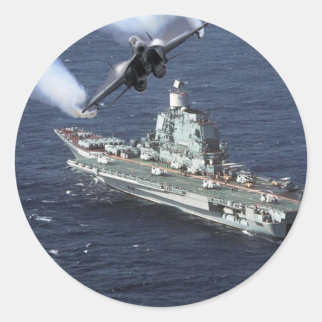 Jet kämpft über Marine Runder Aufkleber (Vorderseite)