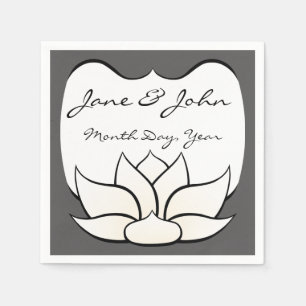 Jetables Lotus exquis en Pewing et serviettes blanches