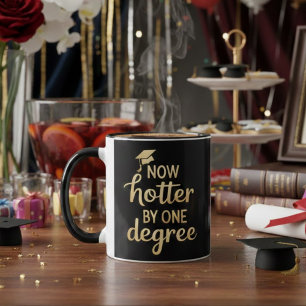 Jetzt heißer um einen Grad Lustiger Abschluss-Spru Tasse