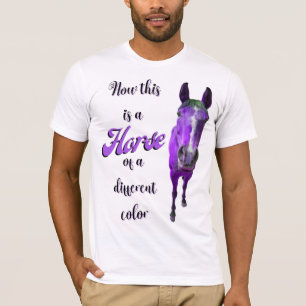 Jetzt ist das ein Pferd einer anderen Farbe Lila T-Shirt