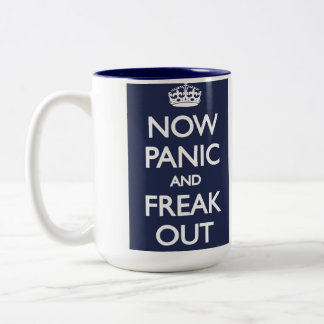 Jetzt Panik und flippen heraus aus Zweifarbige Tasse
