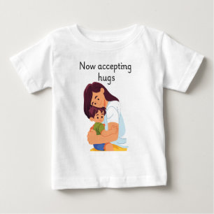 Jetzt sind Umarmungen erwünscht  Baby T-shirt