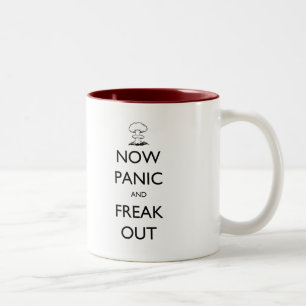 "Jetzt versetzen Sie in Panik und flippen Sie Zweifarbige Tasse