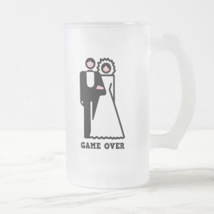 Jeu au-dessus de tasse d'enterrement de vie de