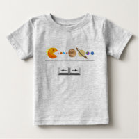 Jeu avec le T-shirt drôle de planètes