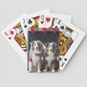 Jeu De Cartes Berger australien près de la cheminée Noël