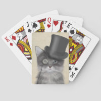 Chat gris avec chapeau supérieur
