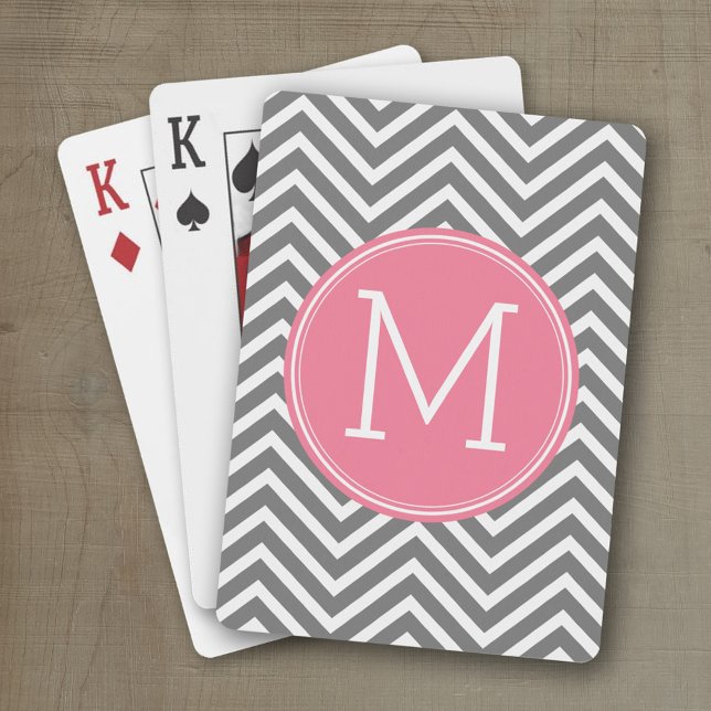 Jeu De Cartes Chevrons gris et rose avec Monogramme personnalisé (Personalized playing cards with an area for text such as a name or monogram)
