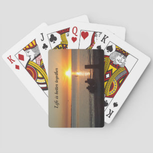 Jeu De Cartes Couple Asseyez-Vous Sur La Plage Au Coucher Du Sol